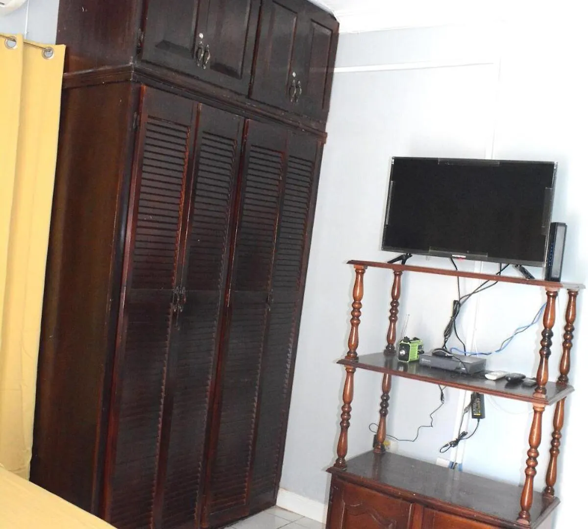 Snuggled Oasis Studio Portmore 0*,  Jamajka